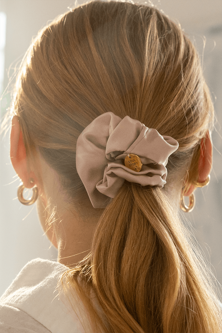 Jedwabna gumka do włosów DUSTY PINK - obrazek 2