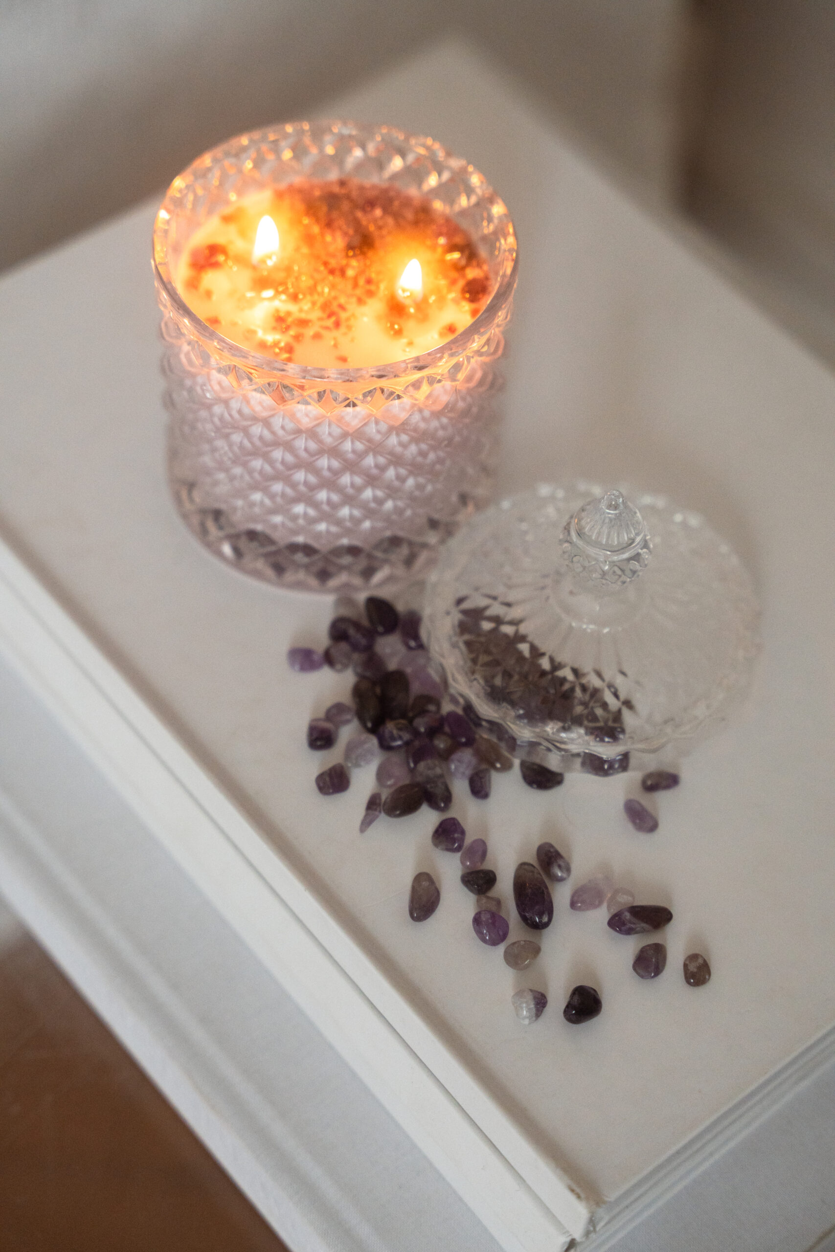 Świeca sojowa z kamieniami ametystu HARMONY