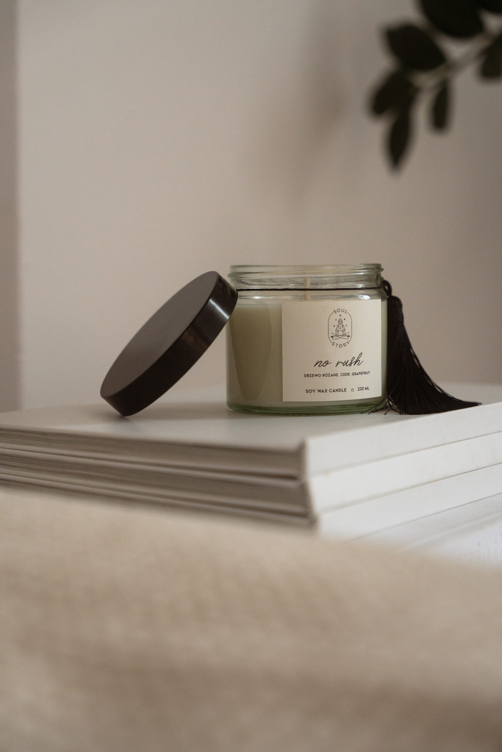 Świeca sojowa z drewnianym knotem NO RUSH