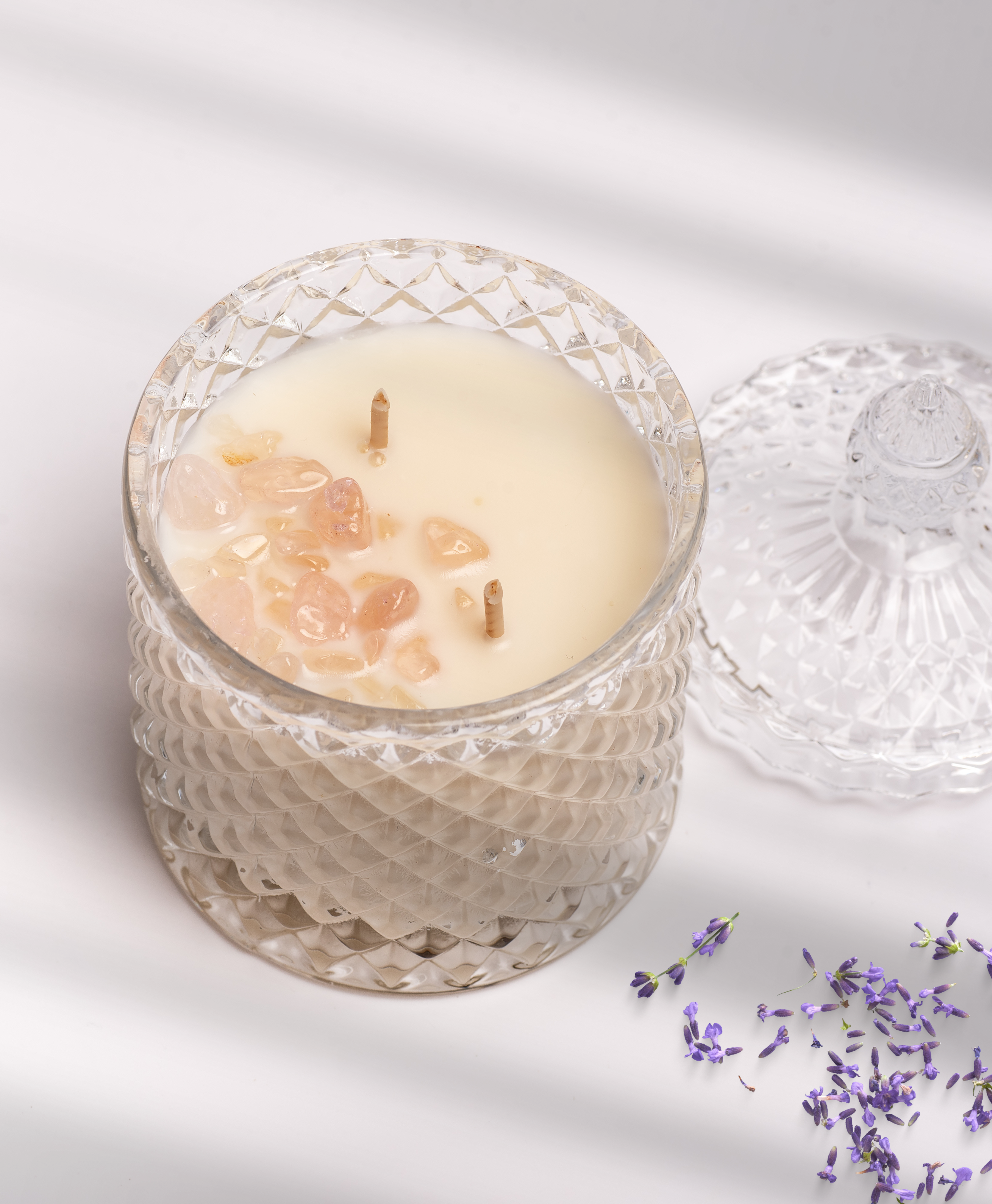 Świeca sojowa z kamieniami różowego kwarcu BLISS