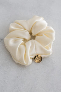 Jedwabna gumka do włosów ECRU