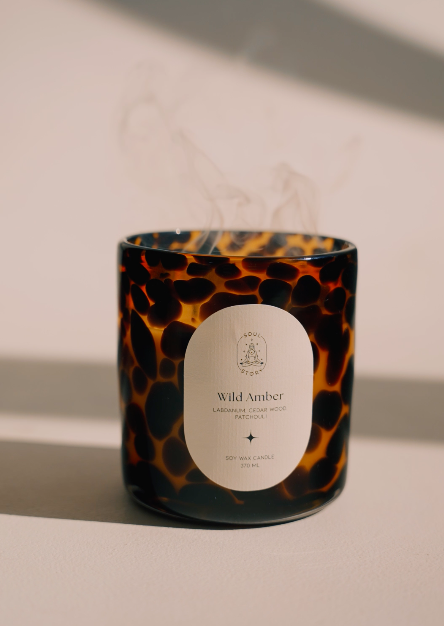 Świeca sojowa WILD AMBER 370 ml